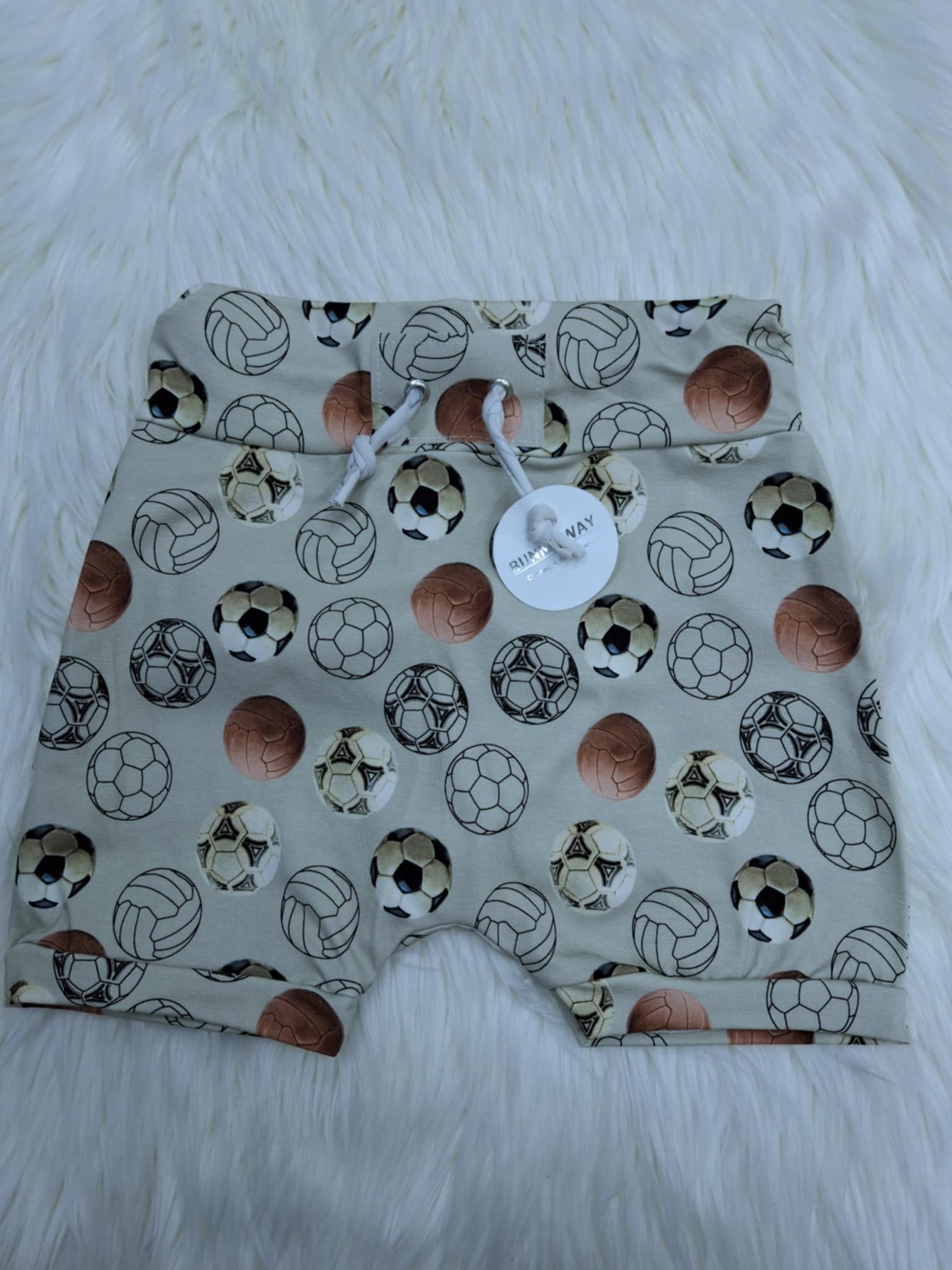 Kratke hlače št. 104/110 - Žoge